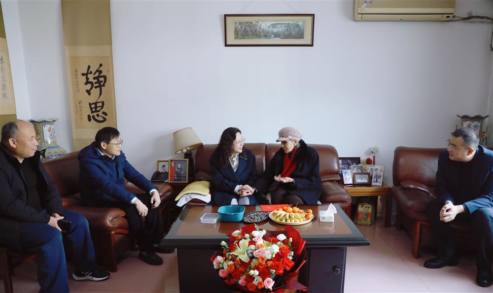 岁寒情深，新春送暖！ 济南产发集团党委书记、董事长黄蓓走访慰问离退休老干部